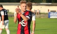 3-0轻取对手，樊振东赛后与教练合影走红，樊振东带队教练